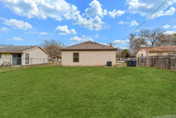 $1,395 | 1534 Lahn Road, New Braunfels, TX 78130