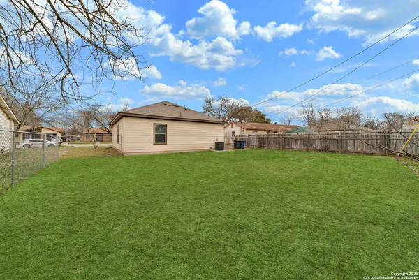 $1,395 | 1534 Lahn Road, New Braunfels, TX 78130