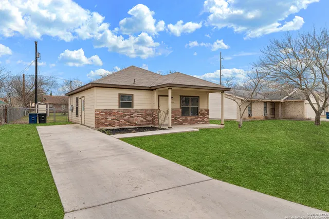 $1,500 | 1534 Lahn Road, New Braunfels, TX 78130