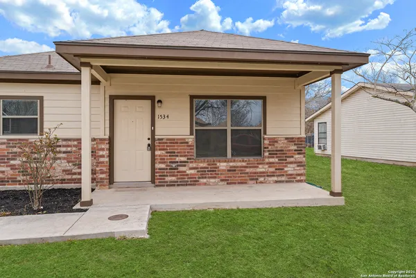 $1,395 | 1534 Lahn Road, New Braunfels, TX 78130