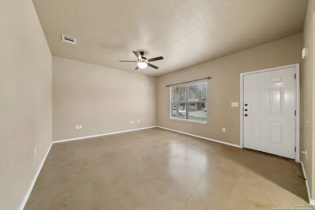 $1,500 | 1534 Lahn Road, New Braunfels, TX 78130