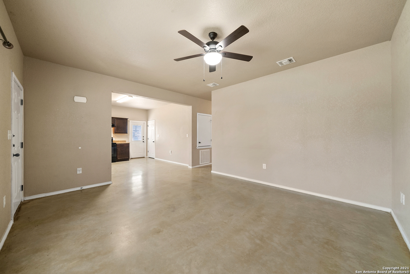 1534 Lahn Road New Braunfels, TX 78130 - Photo 10 of 25 an empty room with a ceiling fan and a ceiling fan