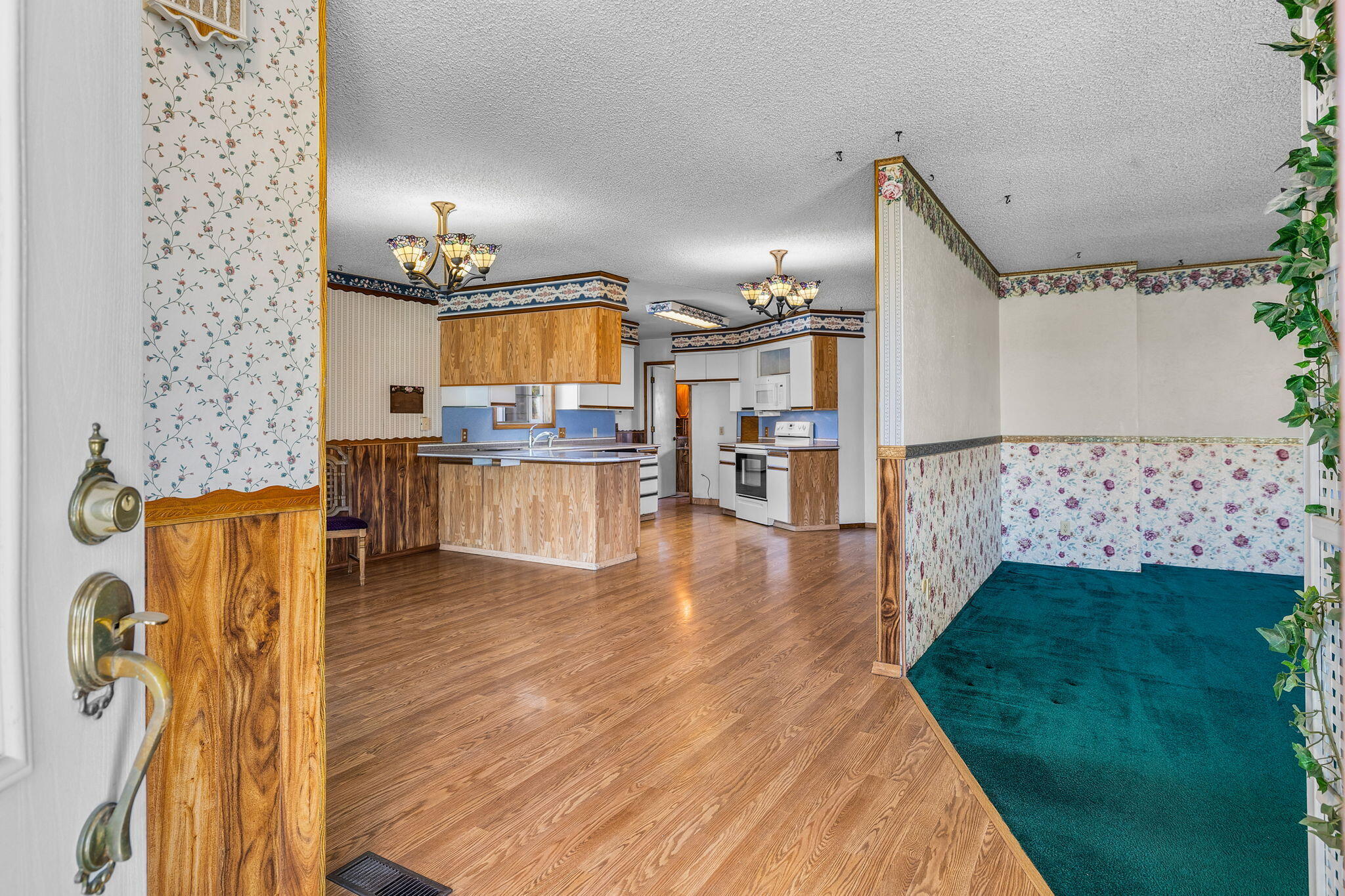2752 Southwest Aaron Street Madras, OR 97741 - Photo 14 of 51 2024_10_05_2752_sw_aaron_St_madras-49