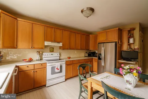 $595,000 | 8112 Flourtown Avenue, Wyndmoor, PA 19038