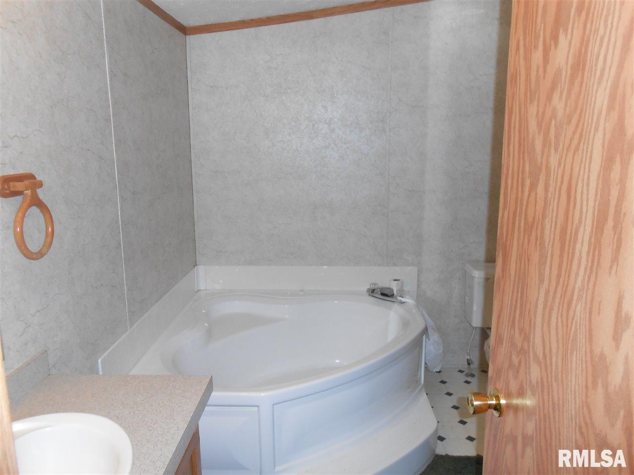 10170 Lyman Road Erie, IL 61250 - Photo 8 of 14