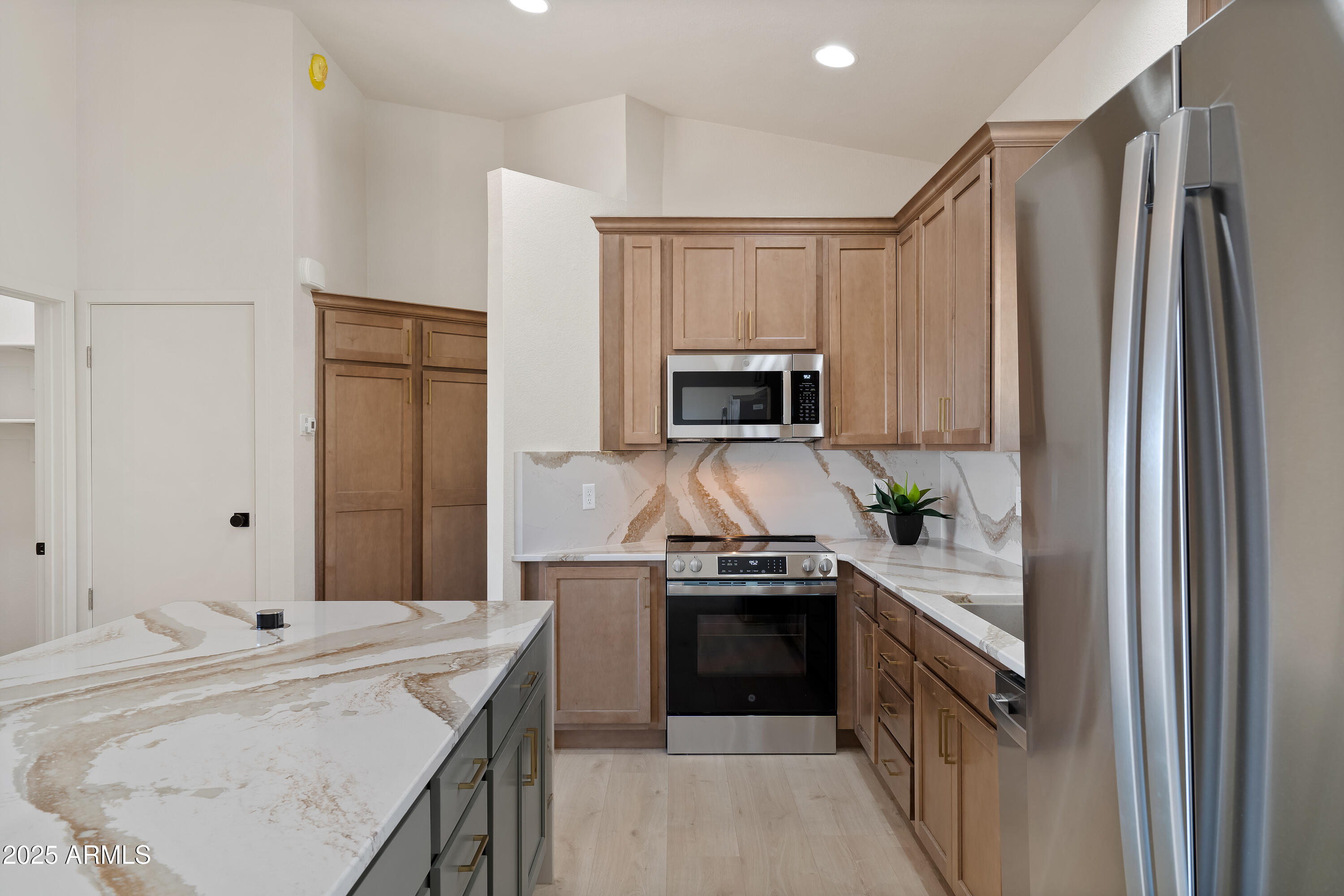 5027 South Whitewing Road Sierra Vista, AZ 85650 - Photo 18 of 68 Cambria Luxury series Quartz countertops