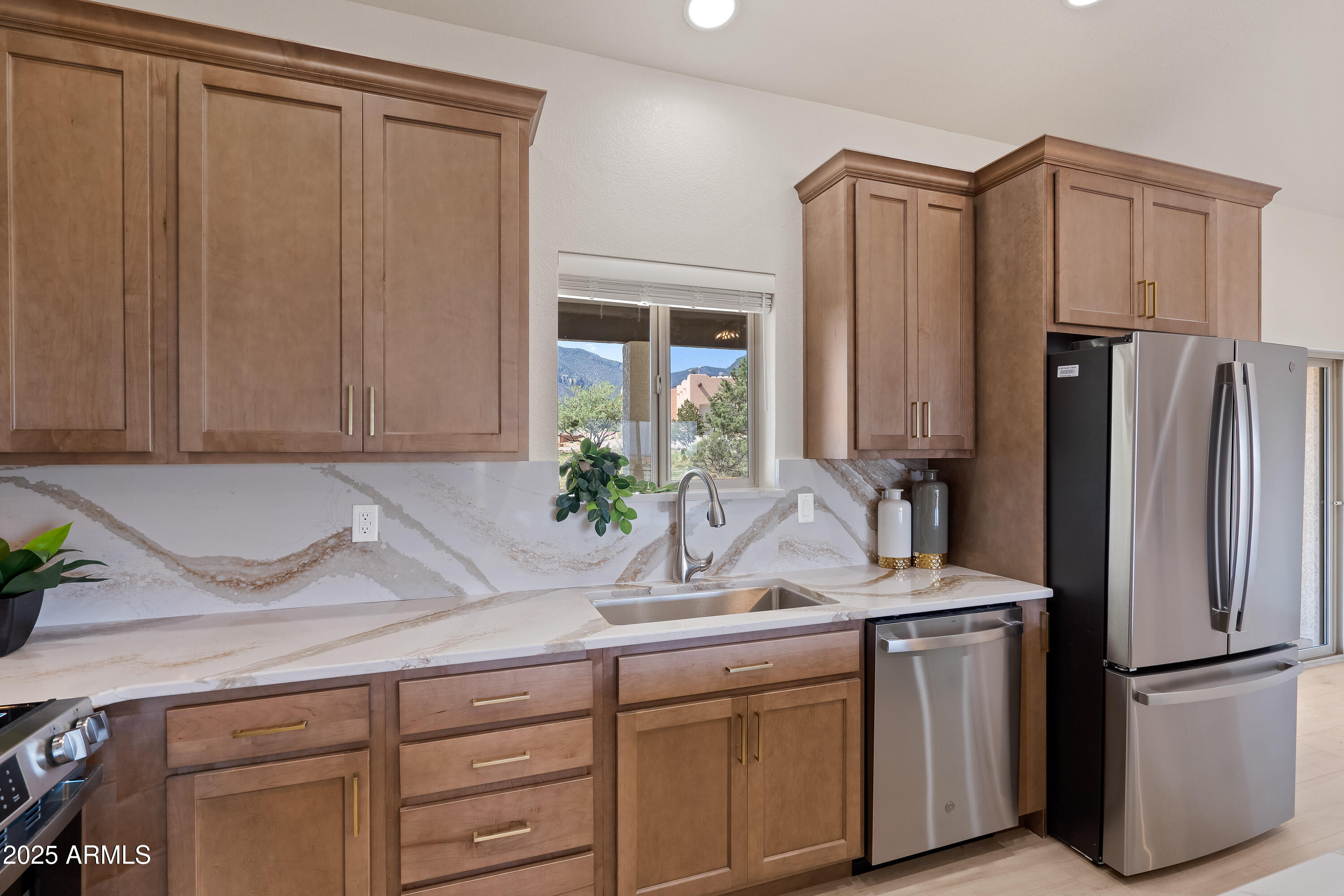 5027 South Whitewing Road Sierra Vista, AZ 85650 - Photo 24 of 68 Upgraded Finishes Throughout