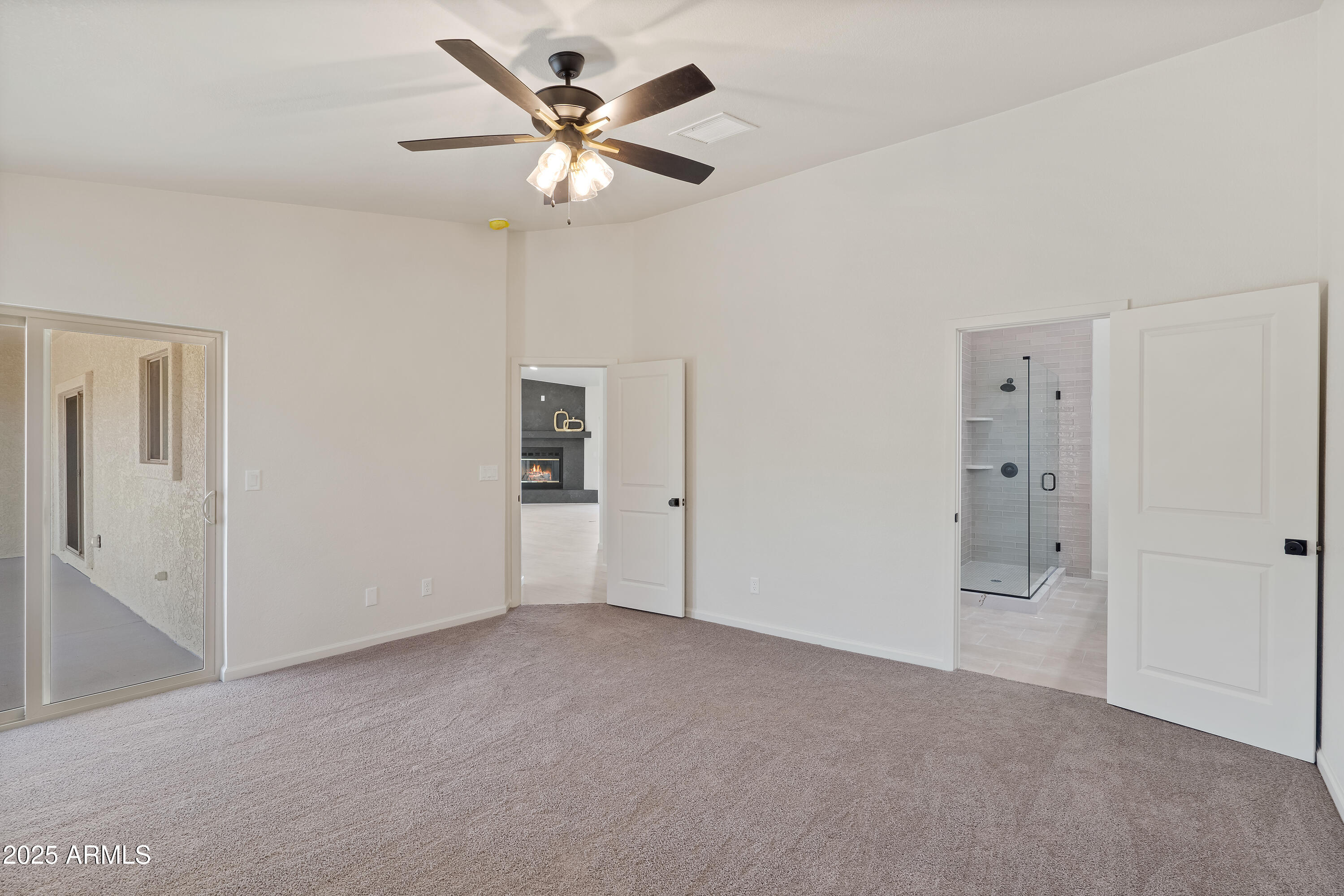 5027 South Whitewing Road Sierra Vista, AZ 85650 - Photo 29 of 68 High Vaulted Ceilings