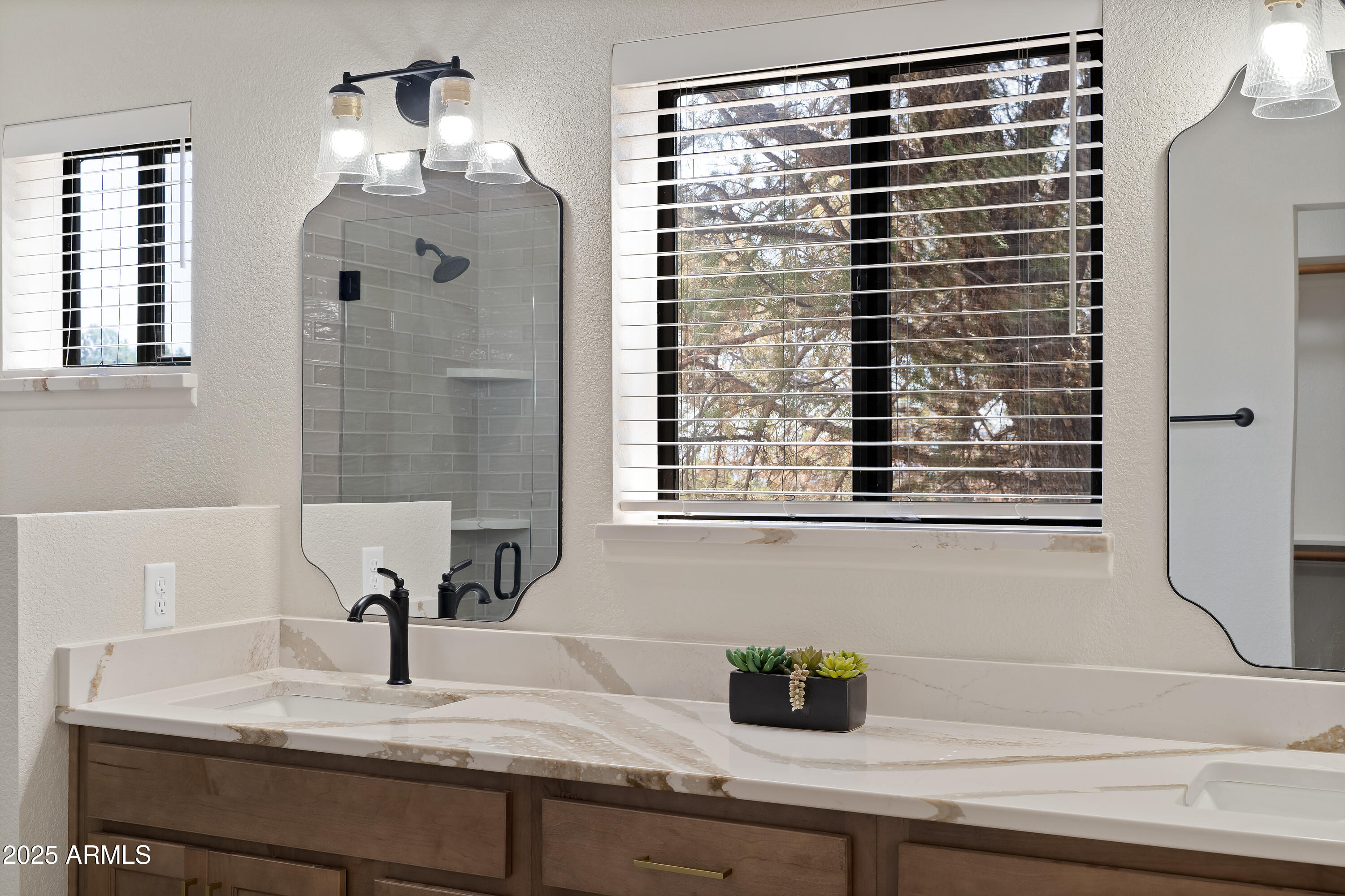 5027 South Whitewing Road Sierra Vista, AZ 85650 - Photo 30 of 68 Matching Quartz and Cabinetry