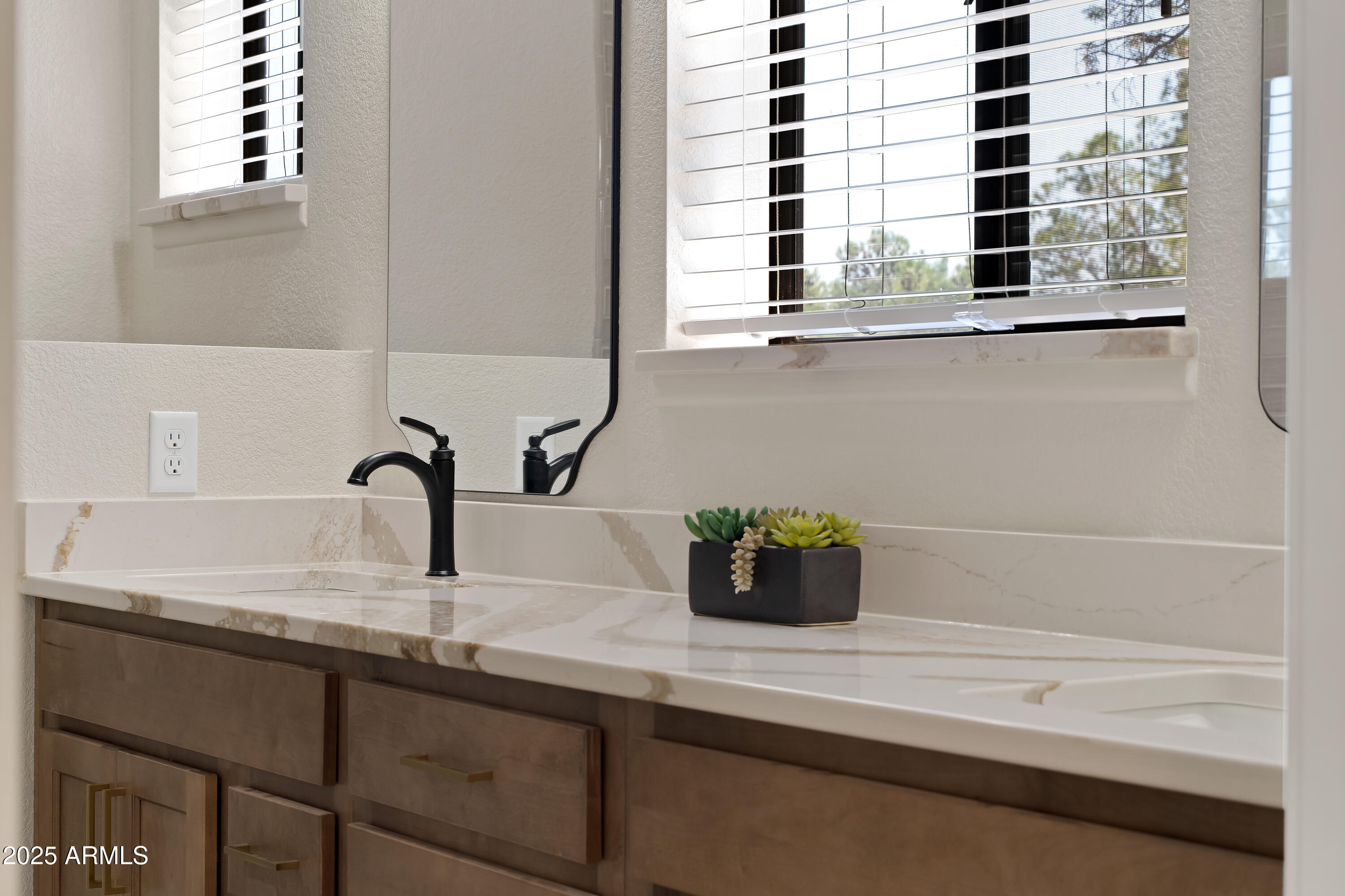 5027 South Whitewing Road Sierra Vista, AZ 85650 - Photo 31 of 68 Delta Faucets