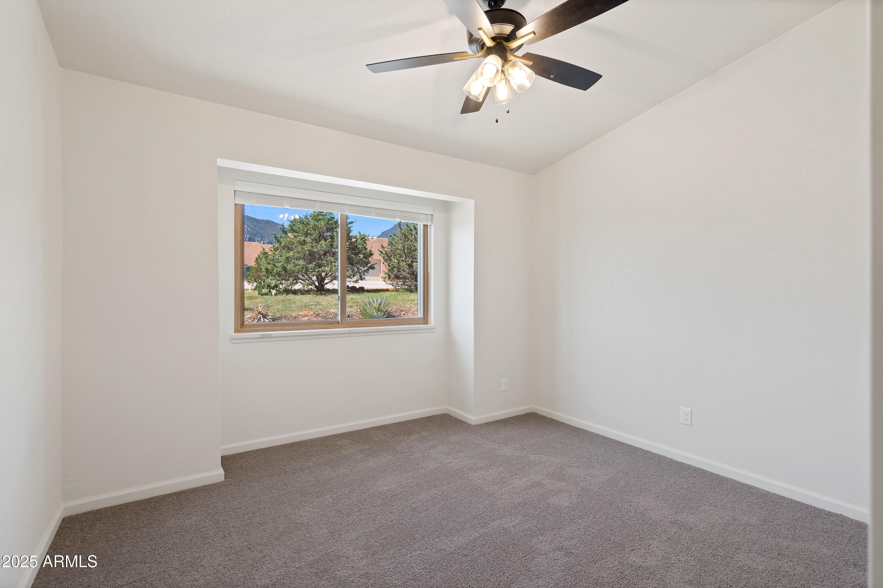 5027 South Whitewing Road Sierra Vista, AZ 85650 - Photo 36 of 68 Guest Bedroom 1