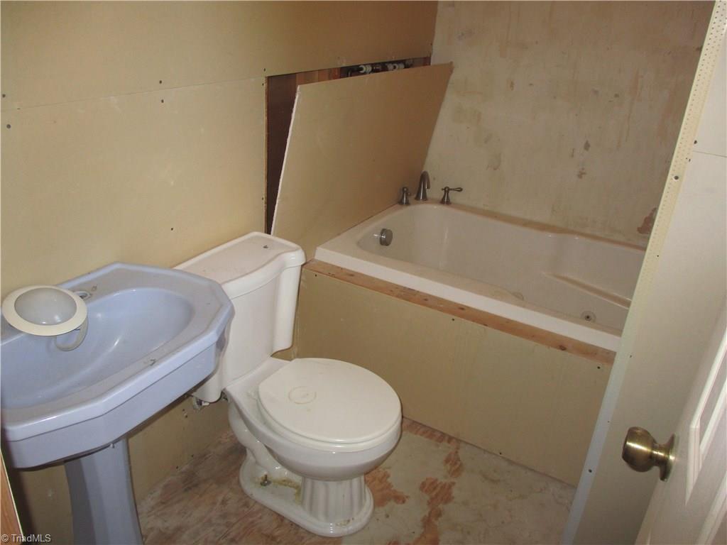 204 Cameron Road Lexington, NC 27295 - Photo 34 of 50 Gallery Image 34