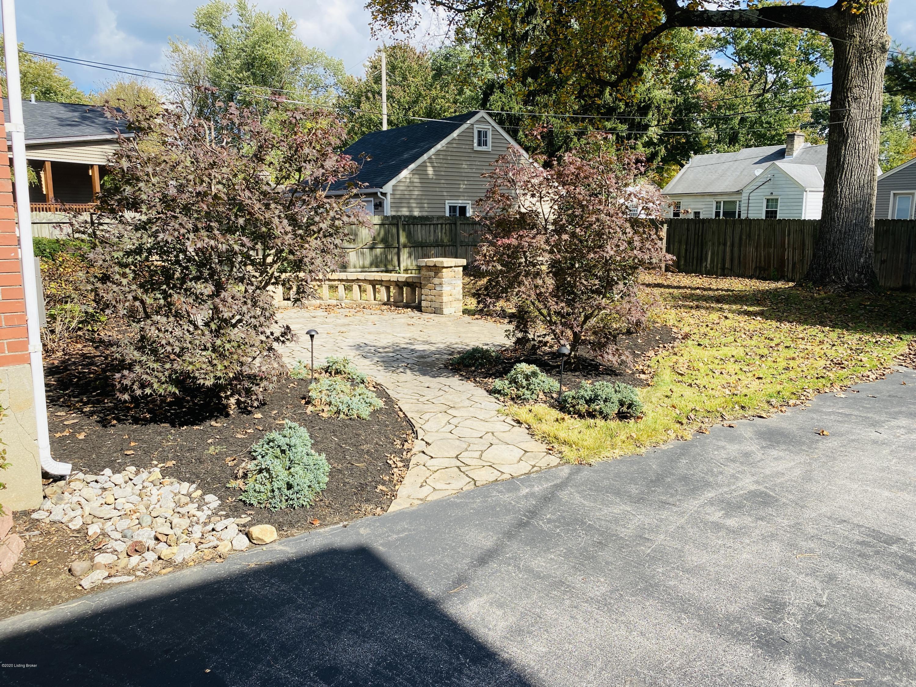 211 Don Allen Road Louisville, KY 40207 - Photo 26 of 28 Paver Stone Patio