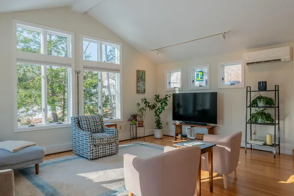 $1,295,000 | 29 South Freeport Road, Freeport, ME 04032