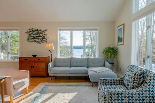 $1,295,000 | 29 South Freeport Road, Freeport, ME 04032