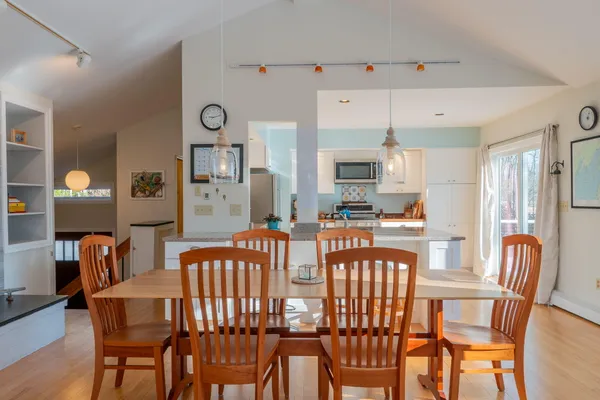 $1,295,000 | 29 South Freeport Road, Freeport, ME 04032