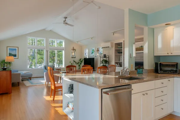 $1,295,000 | 29 South Freeport Road, Freeport, ME 04032