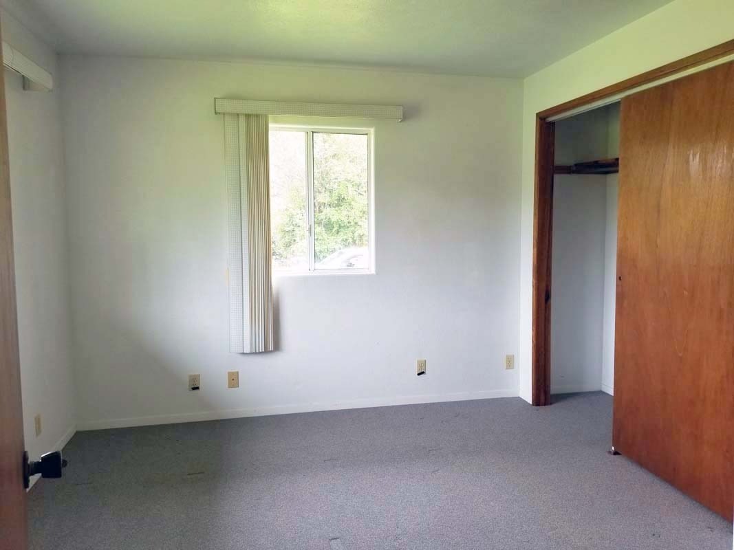 17-1080 Old Volcano Road Mountain View, HI 96771 - Photo 22 of 29 an empty room with a window
