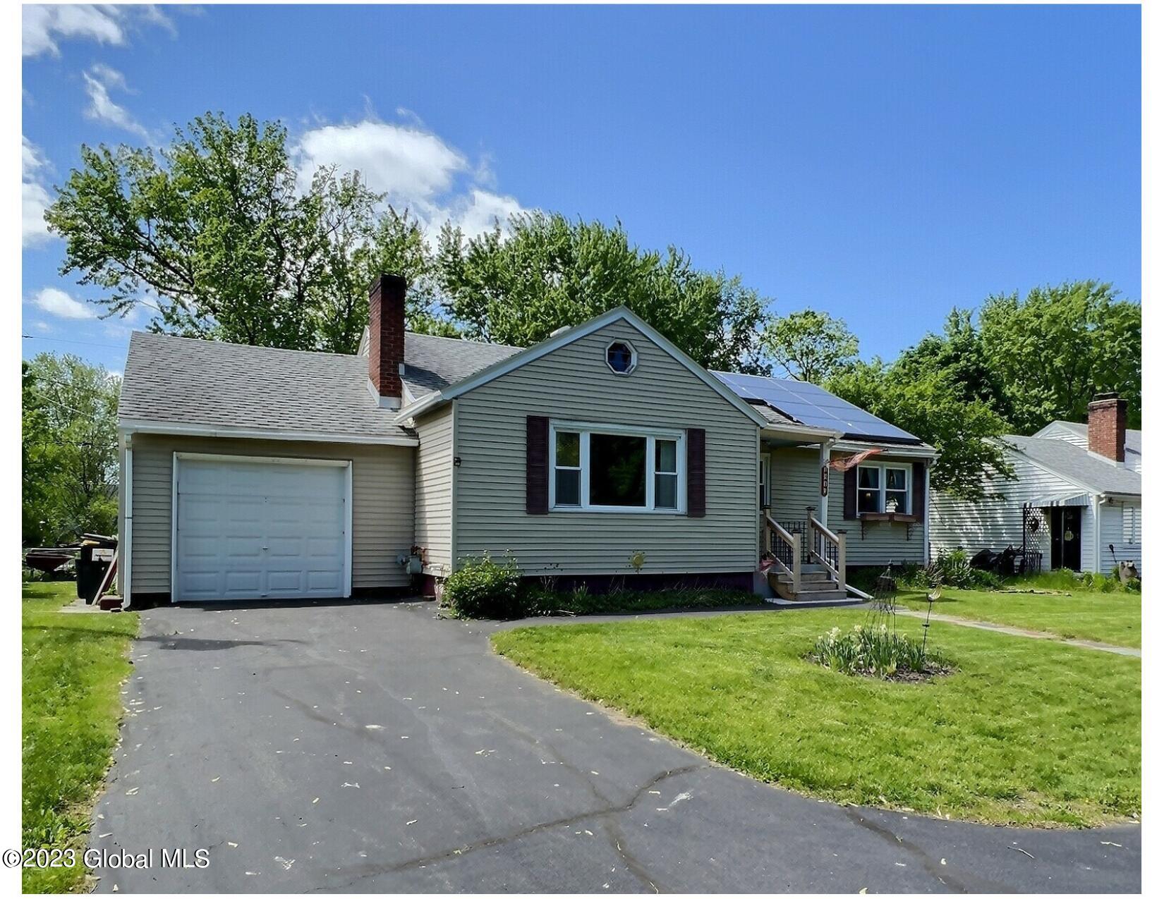 1915 Balltown Road, Niskayuna, NY 12309 Compass