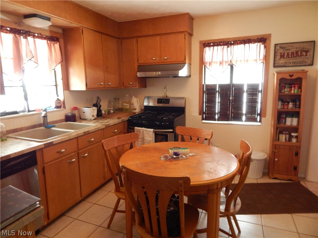 528 Metcalf Road Elyria, OH 44035 - Photo 3 of 13 Gallery Image 3