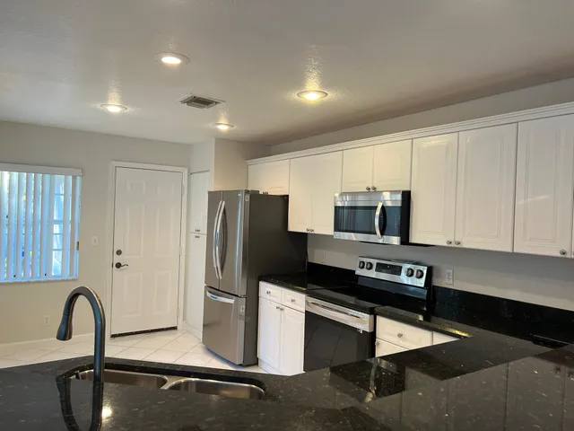 $3,300 | 1275 East Lancewood Place, Delray Beach, FL 33445