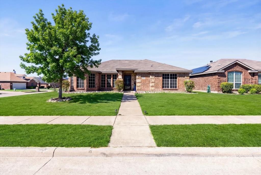 2001 Woodmere Drive Lancaster, TX 75134 - Photo 3 of 28