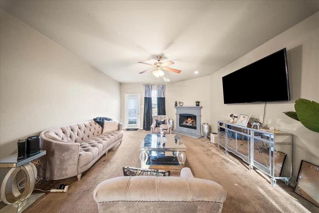 2001 Woodmere Drive Lancaster, TX 75134 - Photo 8 of 28