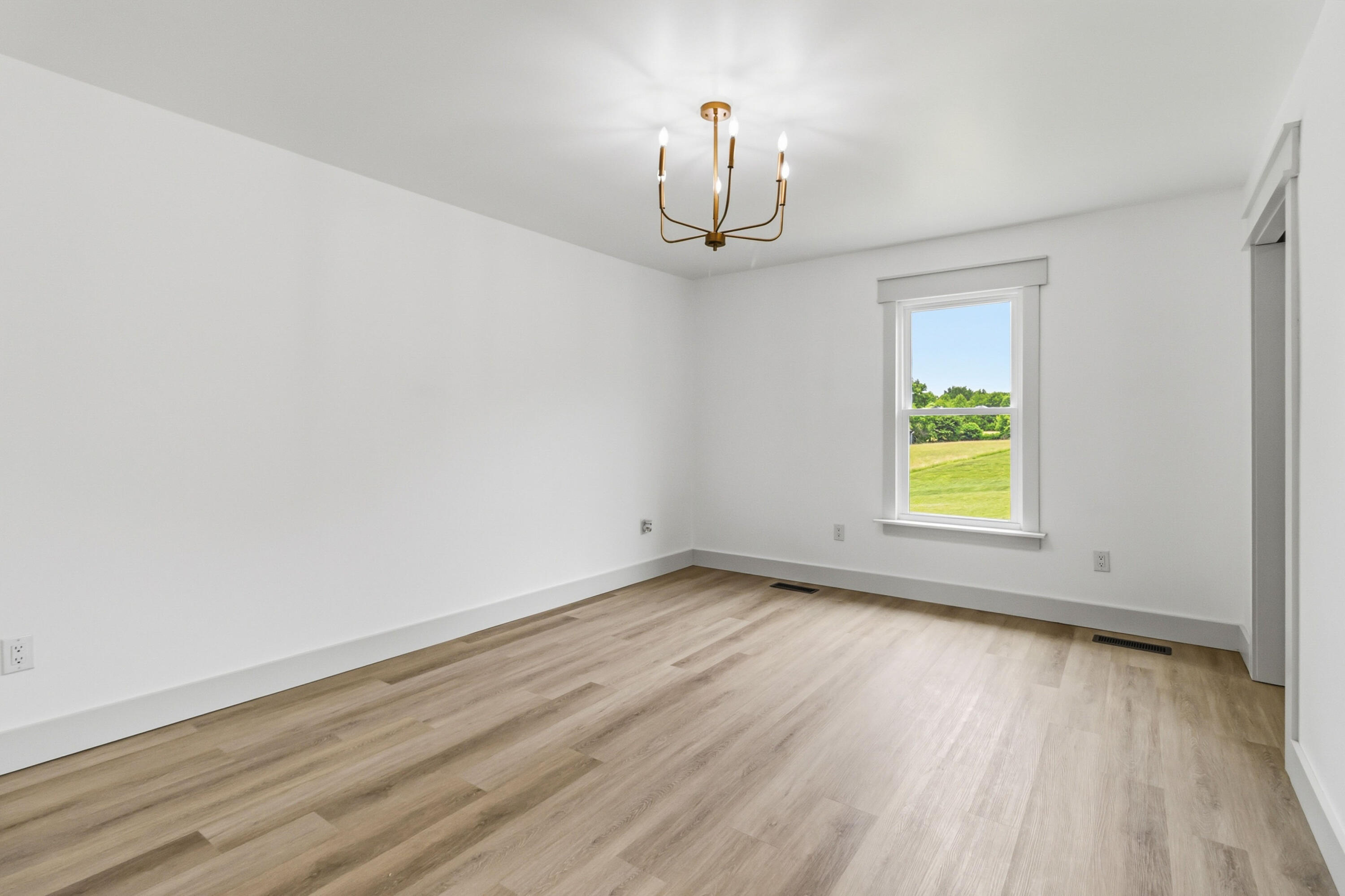 2913 Gentry Mill Road Russell Springs, KY 42642 - Photo 19 of 33 Main-floor bedroom