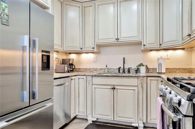 a vase of flowers sitting on a shelf