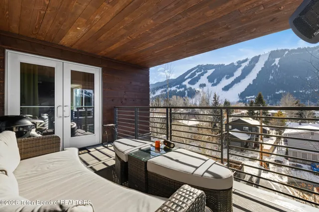 $2,200,000 | 150 West Simpson Avenue, Unit 404, Jackson, WY 83001