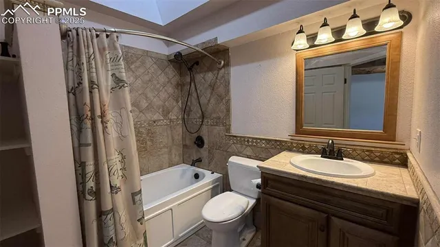 a view of a livingroom with a ceiling fan and window