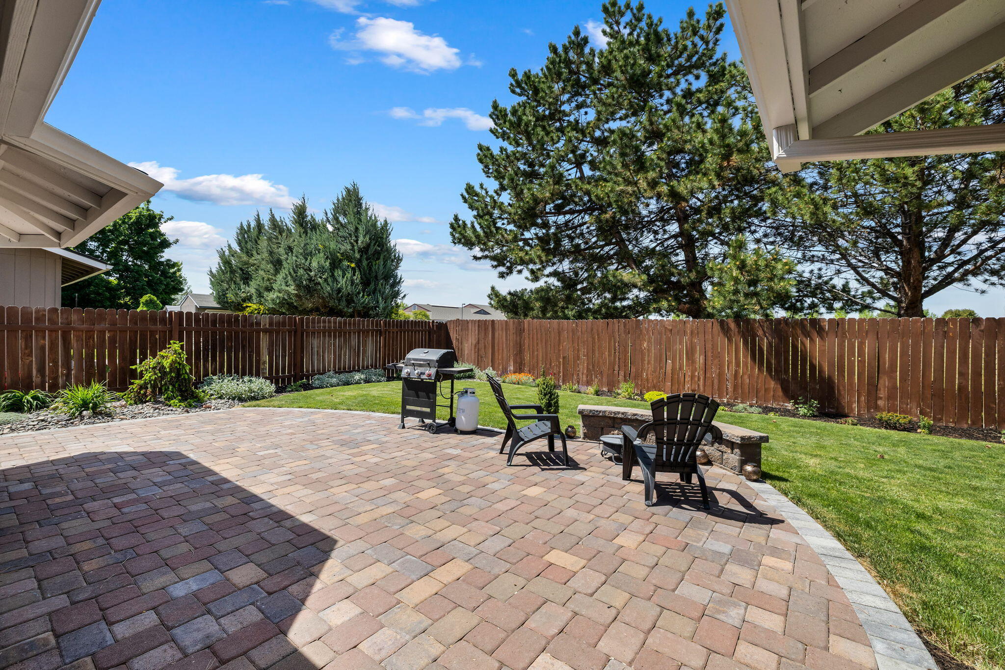 1255 Southwest 28th Street Redmond, OR 97756 - Photo 21 of 40 a backyard of a house with table and chairs