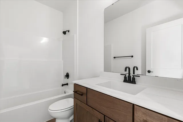 $604,900 | 674 Mary Way, Slinger, WI 53086