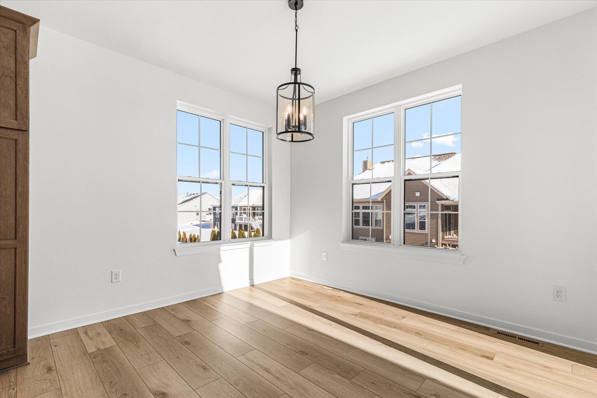 674 Mary Way Slinger, WI 53086 - Photo 6 of 24 674 Mary Way 06 Dining