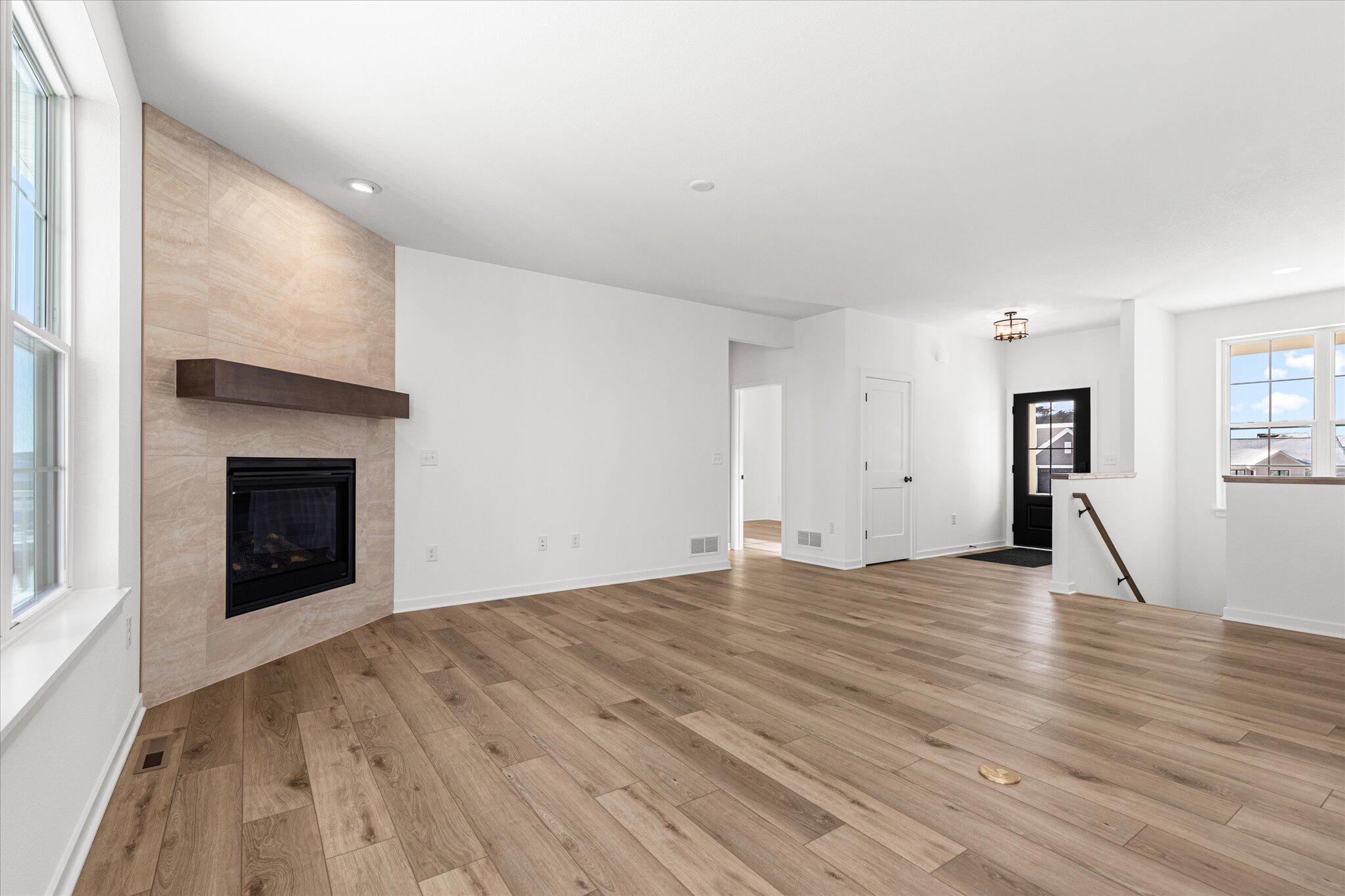 674 Mary Way Slinger, WI 53086 - Photo 9 of 24 674 Mary Way 09 Gathering Room