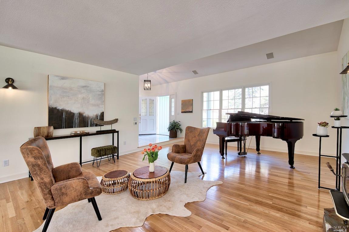 35 Oak Valley Drive Novato, CA 94947 - Photo 13 of 59