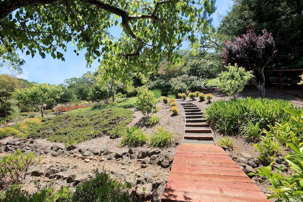 35 Oak Valley Drive Novato, CA 94947 - Photo 5 of 59