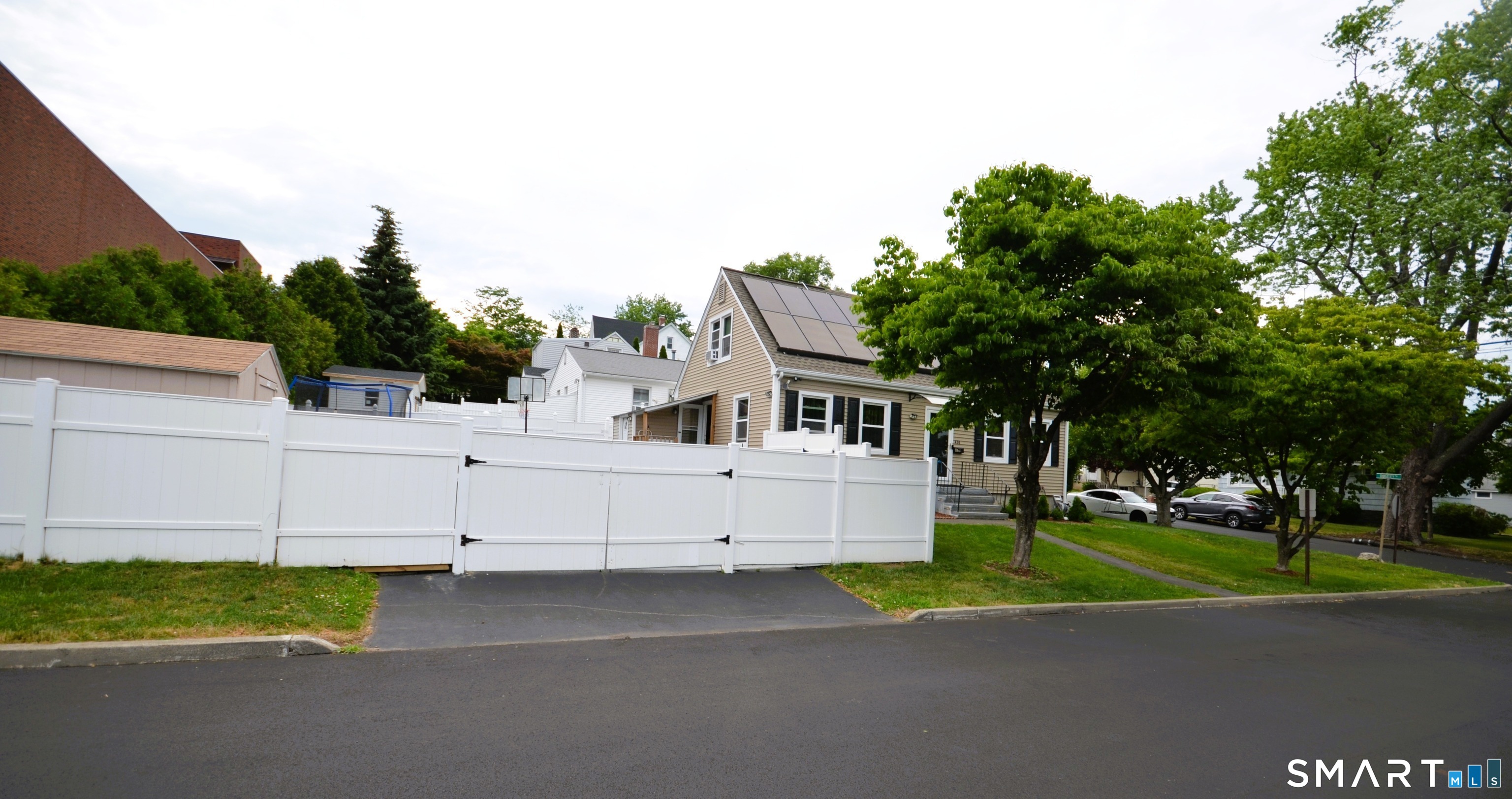 430 Berkeley Road Fairfield, CT 06825 - Photo 35 of 37