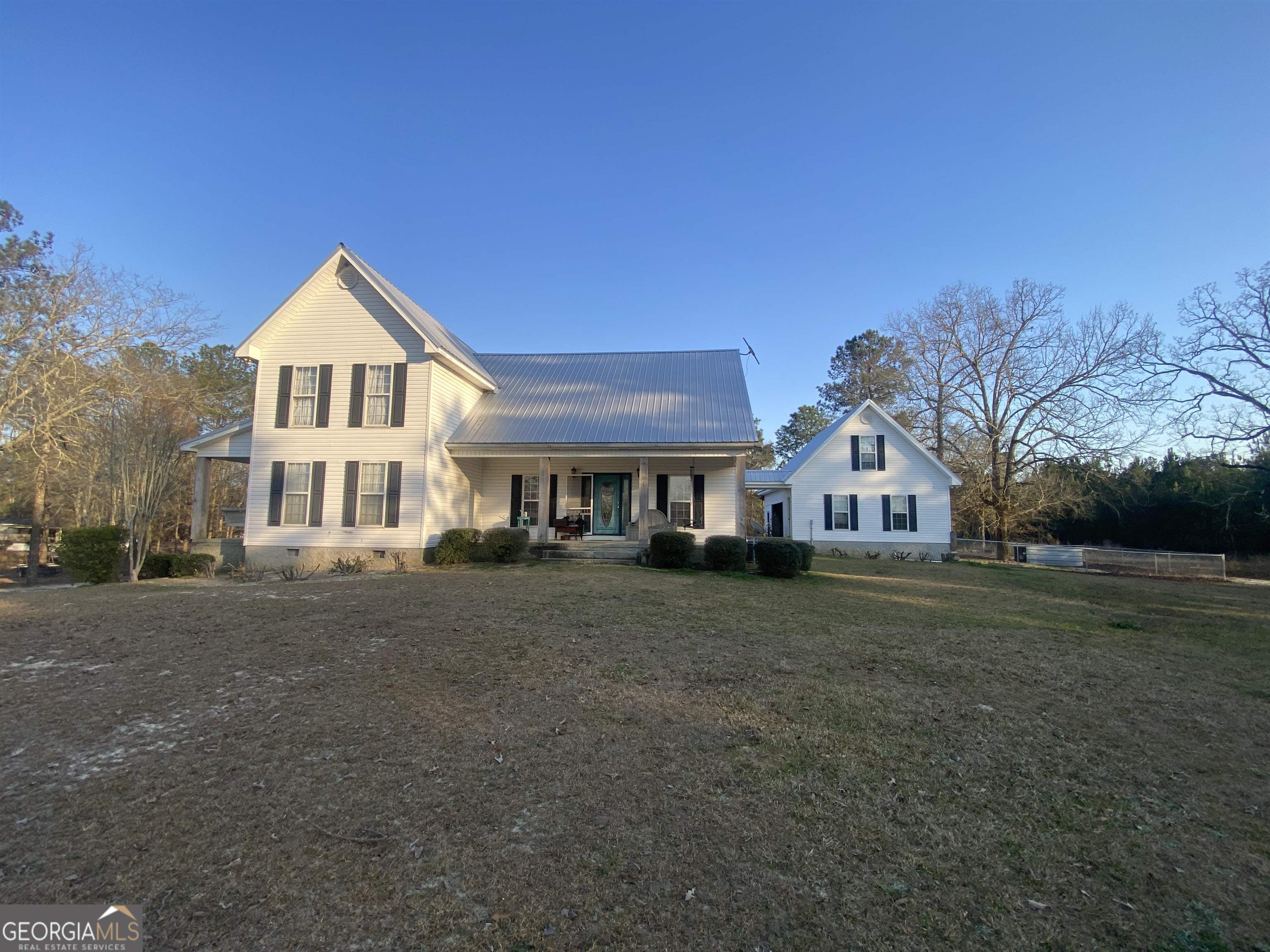 416 Jones Road Cochran, GA 31014 - Photo 1 of 1 a front view of a house with a yard