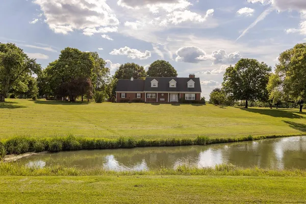 $999,000 | 5565 Stringtown Road Northwest, Baltimore, OH 43105
