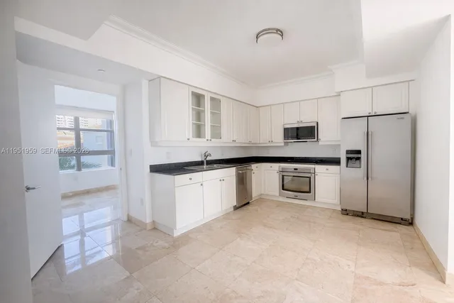 $1,690,000 | 703 Crandon Boulevard, Unit PH3, Key Biscayne, FL 33149