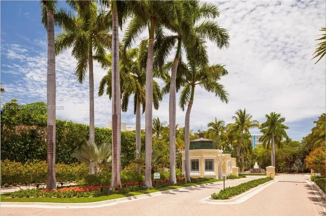 $1,690,000 | 703 Crandon Boulevard, Unit PH3, Key Biscayne, FL 33149