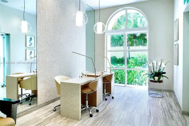 $1,690,000 | 703 Crandon Boulevard, Unit PH3, Key Biscayne, FL 33149