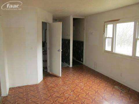 2738 Parmenter Road Corunna, MI 48817 - Photo 12 of 15 20125424-11.JPG