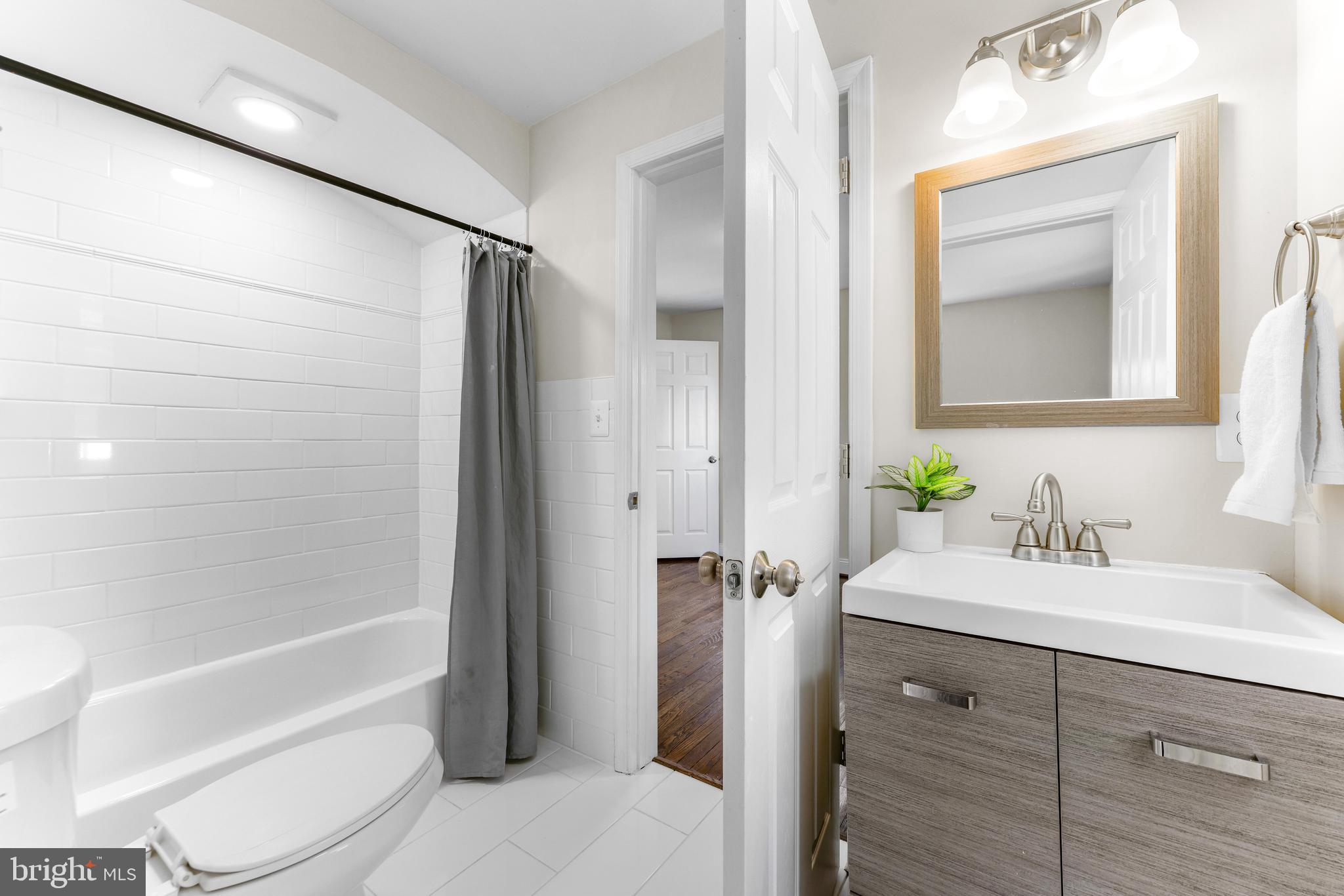 5512 Woodlawn Road Baltimore, MD 21210 - Photo 32 of 46 Shared Bath