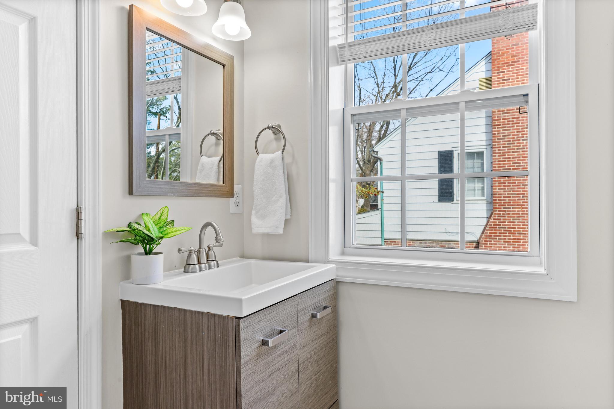 5512 Woodlawn Road Baltimore, MD 21210 - Photo 33 of 46 Shared Bath
