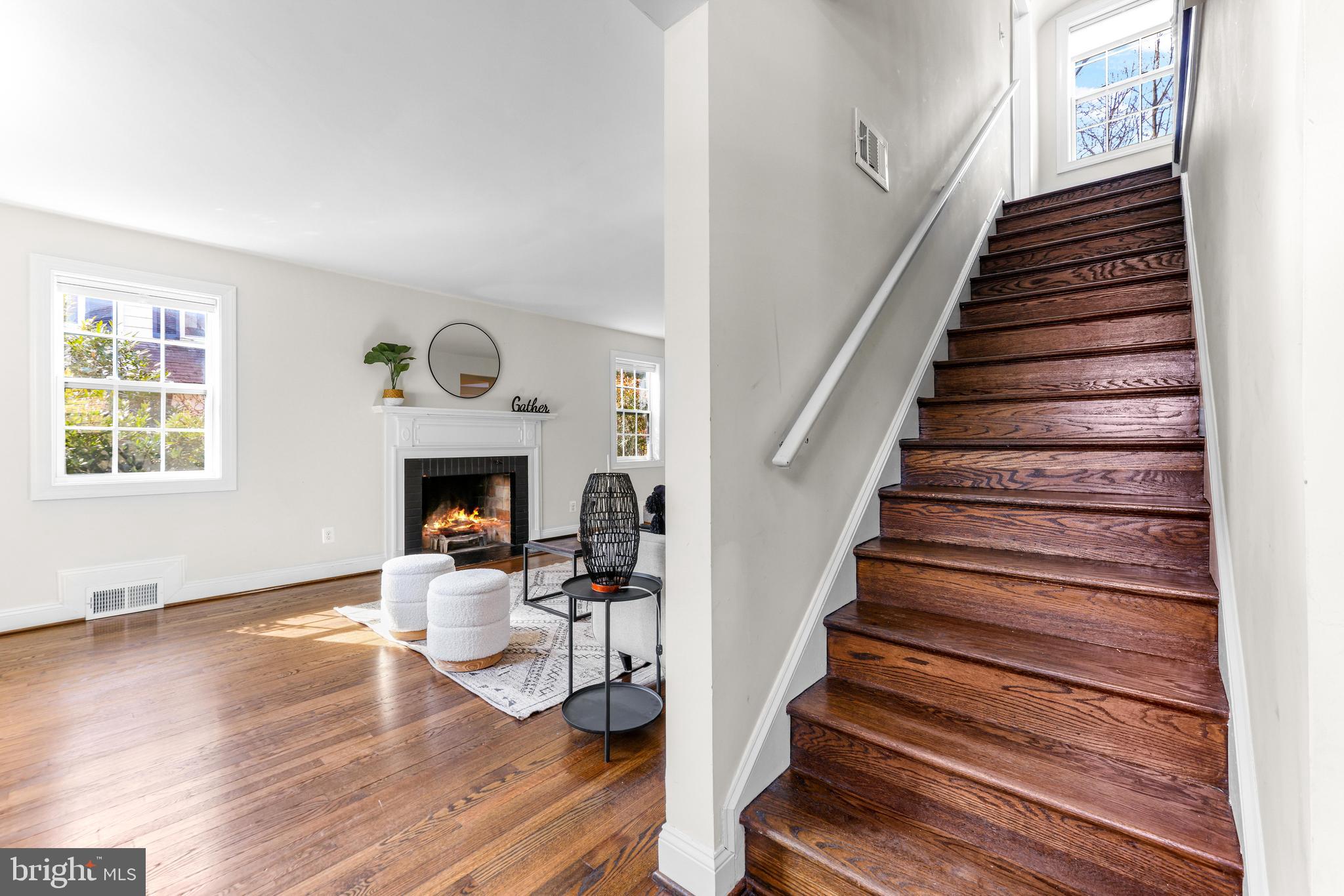 5512 Woodlawn Road Baltimore, MD 21210 - Photo 5 of 46 Foyer