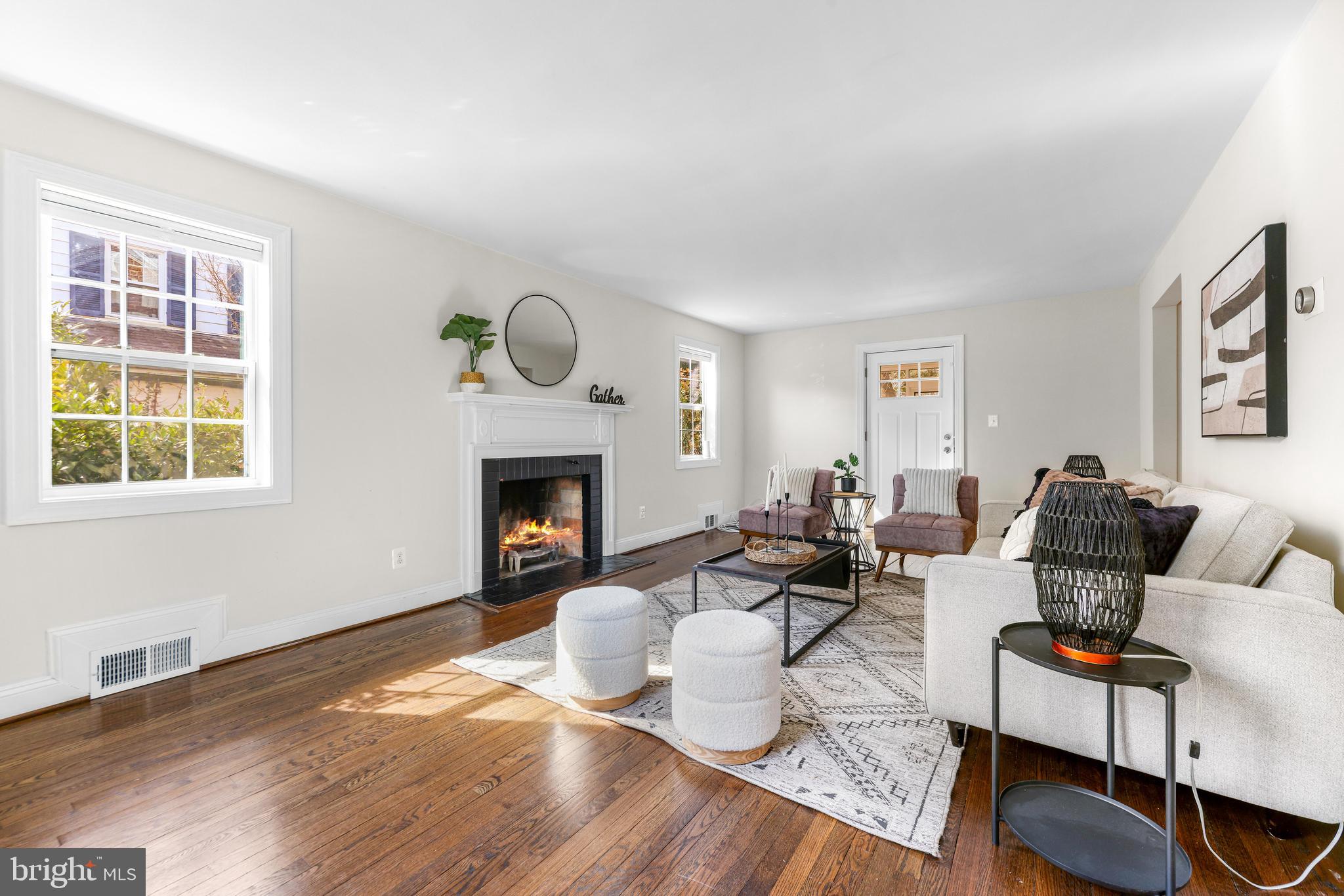 5512 Woodlawn Road Baltimore, MD 21210 - Photo 6 of 46 Living Room