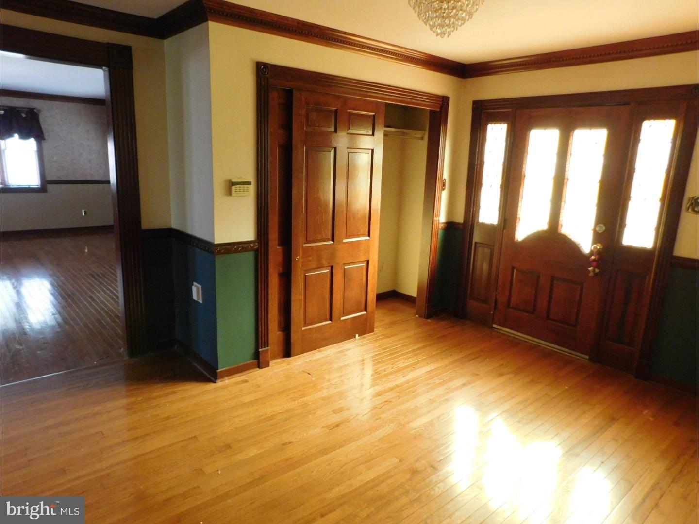 502 Breakneck Road Mullica Hill, NJ 08062 - Photo 3 of 24 Foyer