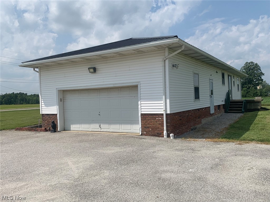 13991 Madison Road Middlefield, OH 44062 - Photo 3 of 12